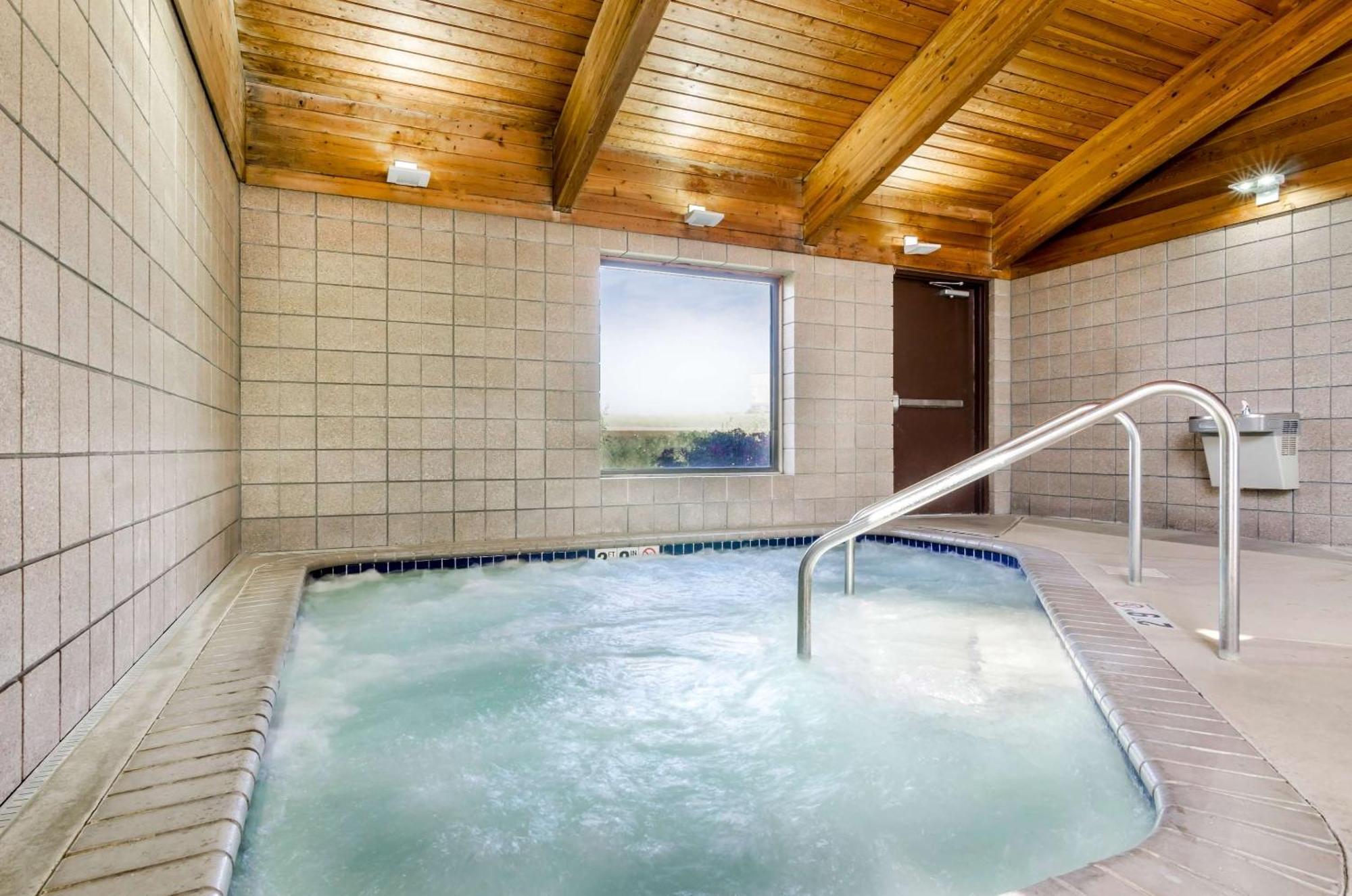 Rodeway Inn Hesston Exteriér fotografie